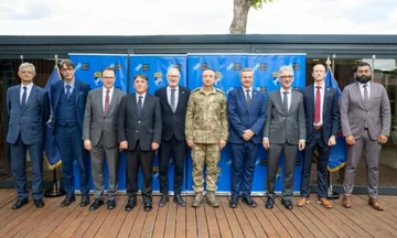 Ulutas takon ambasadorët e QUINT’it: U riafirmua përkushtimi i KFOR’it për mjedis të sigurt e të qetë