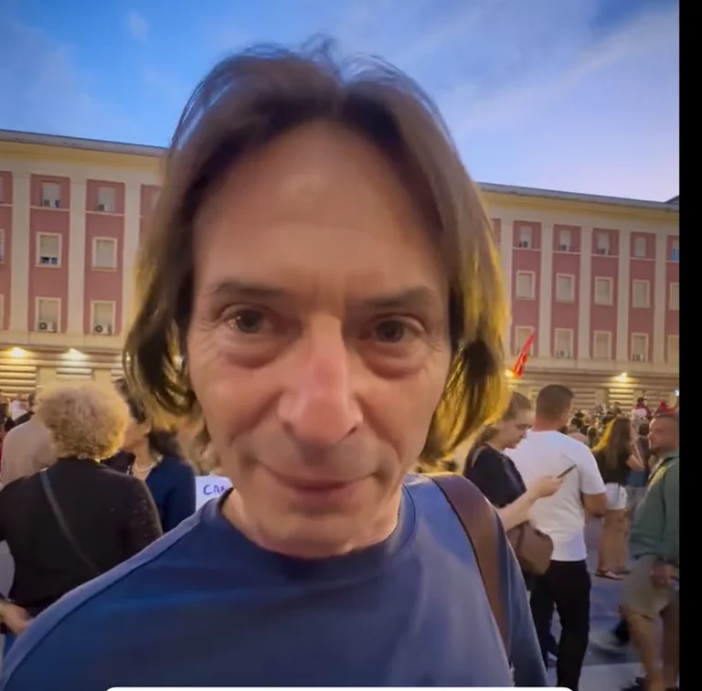 Wideo: Doradca Kurta dołącza do protestu, wątpliwości, kto kieruje Zvarnecis 'cause wzrost