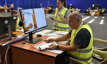 73 mille enveloppes du vote du bureau de poste de la diaspora sont approuvées, la CEC continue de les compter