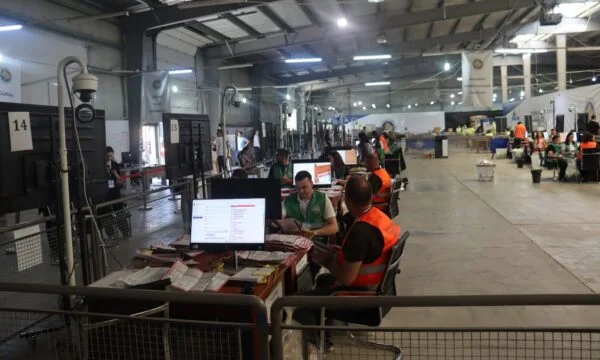 Sous-titres par la poste (CEC) continuer: Notes entrant avec le vote aujourd'hui