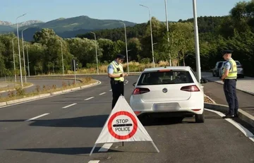 306 Telefone verwenden Geldstrafen beim Fahren in Gjakova