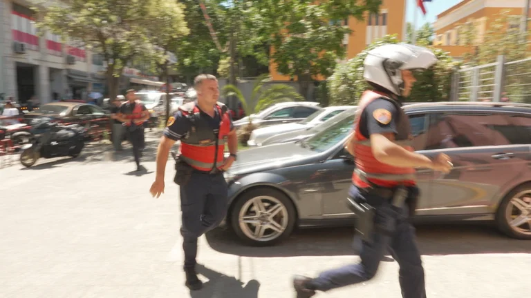 Incidente all'interno della Corte Speciale, tre fratelli hanno battuto testimone