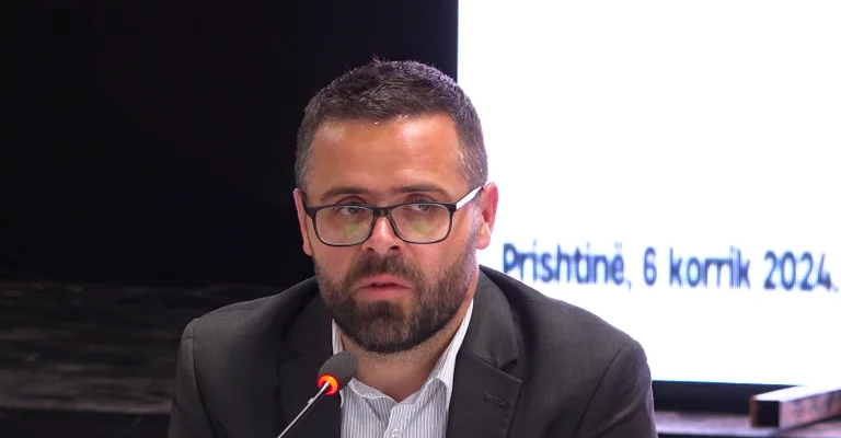 Journalists attack, Rexha: They're organized to delegate their work.
