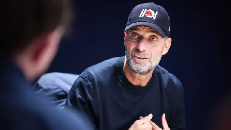 Jurgen Klopp kritikon ashpër Kupën e Botës: Futbolli po mbahet peng, pauzat e hidratimit janë “kosh i artë” për sponsorët