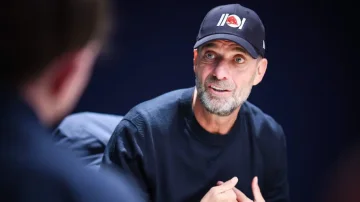 Jurgen Kupp critica bruscamente la Coppa del Mondo: il calcio è tenuto in ostaggio, le pause di idratazione sono “golden