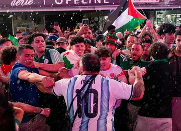 Fight between Argentina and Algeria fans before the World match