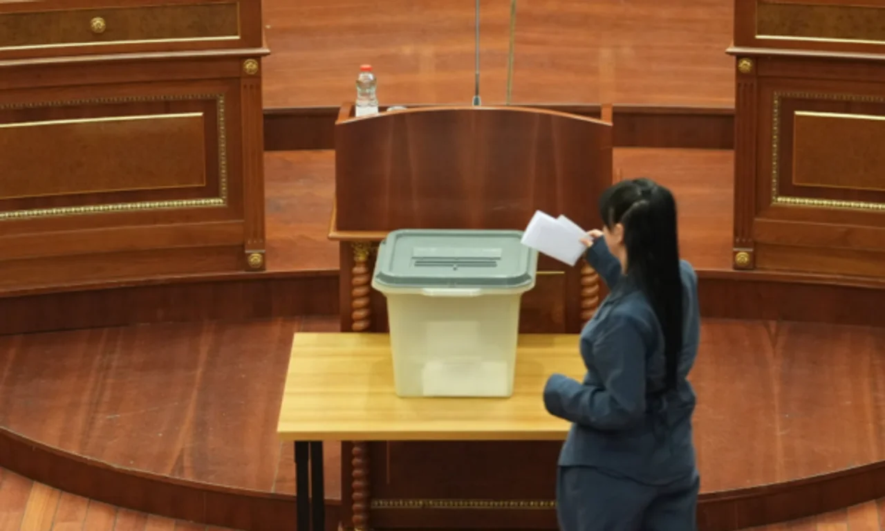 Hasani thotë  së pari Presidenti   Kushtetuesja tha se zgjedhja e shefit të shtetit duhet të nisë me t u konstituuar Kuvendi
