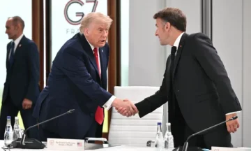 Trump geht eine Stunde zu spät bei der G7 Morgensitzung und Witze: Ich bin Chef.