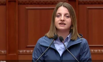 Deputetja Marjana Koçeku me mesazh të ashpër: Nëse familjes time i preket edhe një qime floku, nuk e lë pa iu shkatërruar