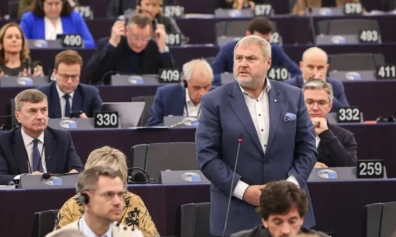 Kalon me shumicë votash raporti i Terras për Kosovën në Parlament Evropian