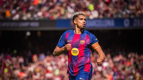 Barcelona is offering Araul to Juvenus' star