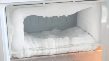 Si mund ta parandaloni formimin e akullit në frigoriferin tuaj vetëm me një artikull ushqimor?