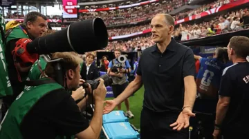 Tuchel frustrated by photographers blocking the view during the anthem: It ruined my experience.