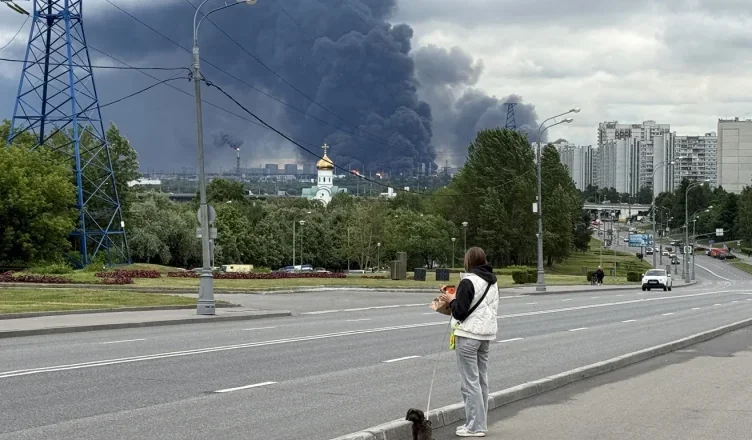 Drama en Moscú, Ucrania ataca la refinería de aceite clave en el corazón de Rusia