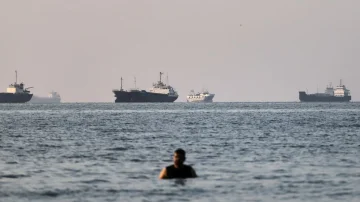 Der US-Iran-Deal. Der Seeverkehr beginnt bei Hormuz, vorbei an den ersten drei Supertankern mit saudischer Flagge