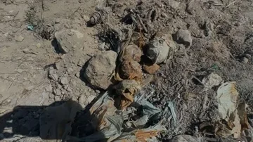 Granaten und Waffen entdeckt auf dem Weg des alten Strandes in Vlora