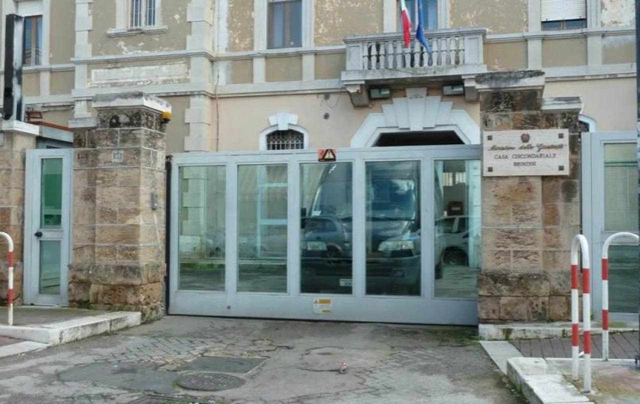 Arratiset shqiptari nga burgu i Brindisit  kapet pas disa orësh ndjekjeje