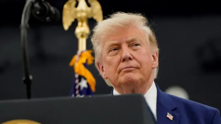 Trump: Non ci sono tasse sullo Stretto di Hormuz, né ora né dopo un periodo di 60 giorni