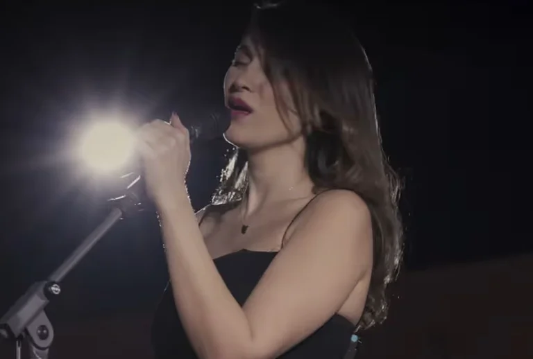 La chanteuse iranienne obtient 74 coups de fouet après avoir joué sans hyjab