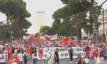 22a protesta Tirana comienza, los ciudadanos se reúnen ante el Primer Ministro