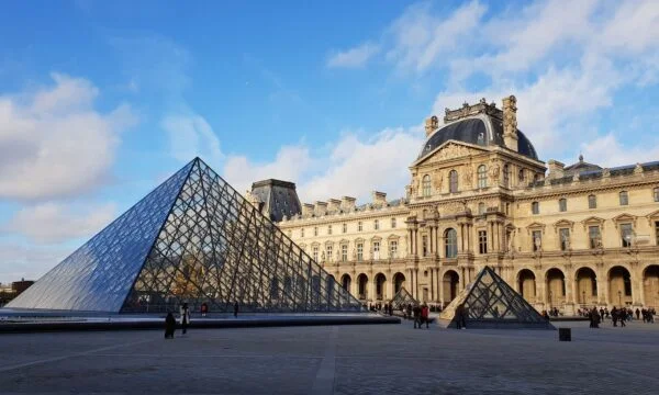 Spectacular theft at the Louvre Museum: 3 minutes to reveal serious security failures