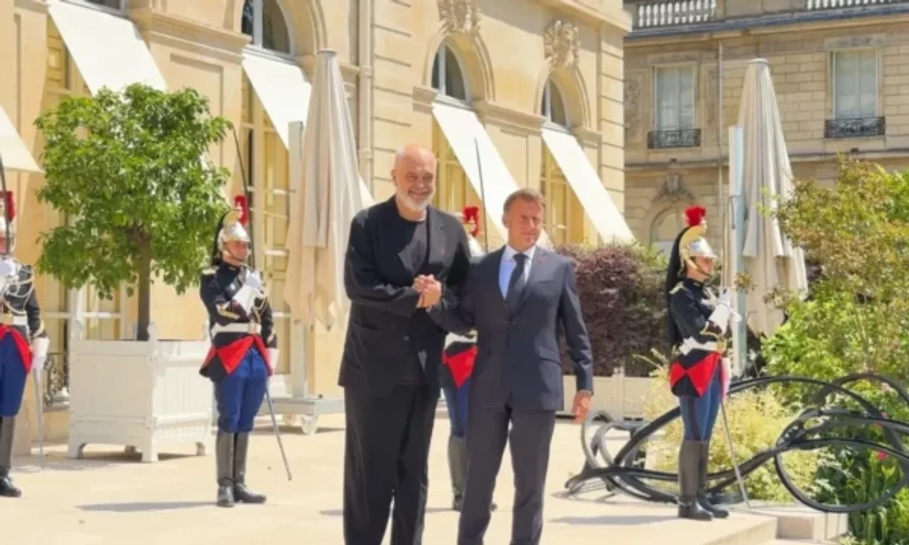 Rama mbërrin në Pallatin Elysee  këto janë temat e diskutimit gjatë takimit me Macronin