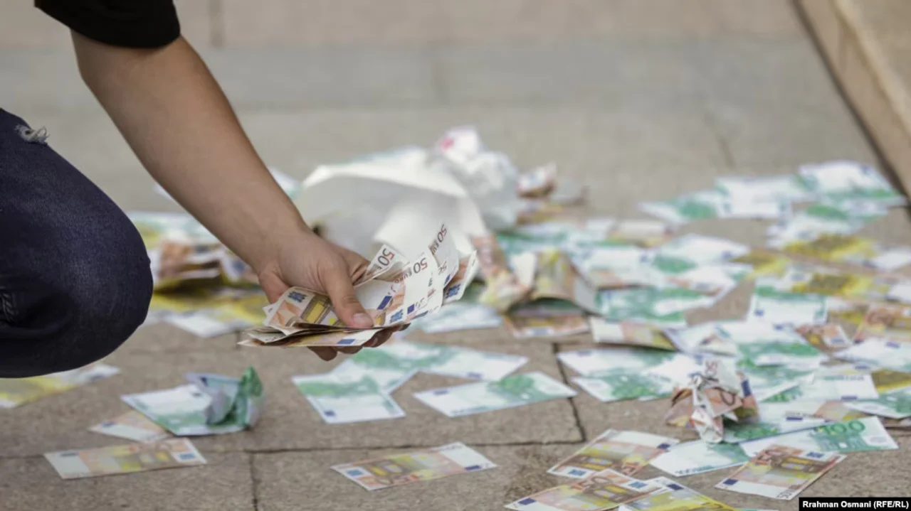  Paga kalimtare   Mbi 150 mijë euro në muaj për ish deputetët