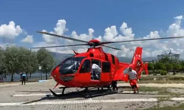 Er wurde von seinem Mann erstochen, mit dem Helikopter ins Tirana Krankenhaus 28 Jahre alt