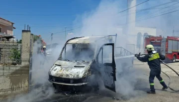 Terror në Vlorë: 36-vjeçari djeg automjetin dhe qëllon me armë gjahu në ajër