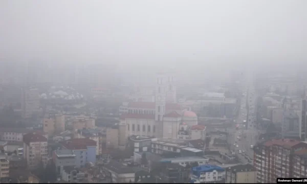 Termocentralet e vjetruara në Ballkanin Perëndimor ndotin 6.6 herë mbi limitin e lejuar