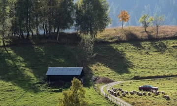 “Les touristes découvrent des matériaux cachés “parmi les montagnes balkaniques