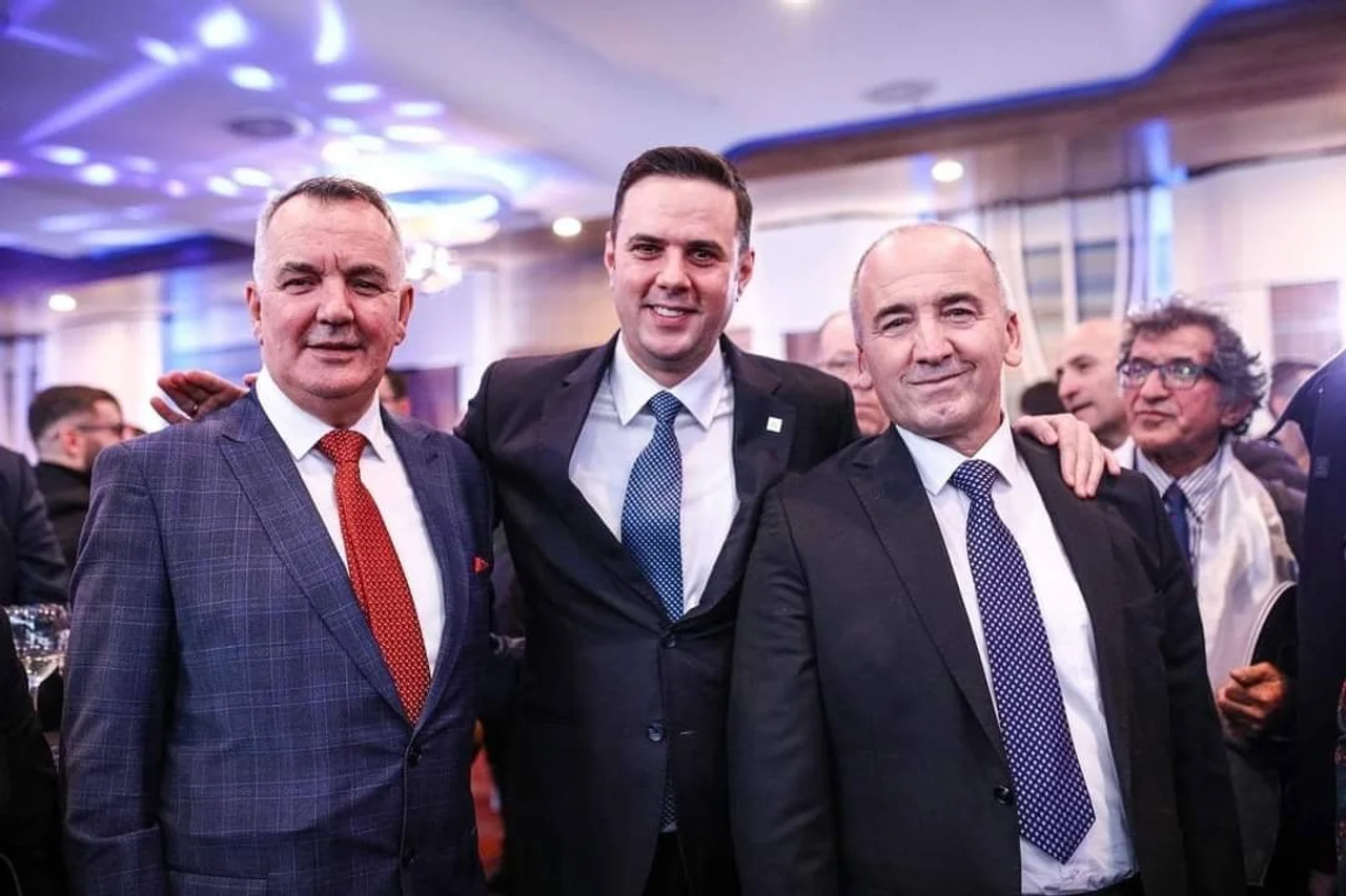 Peja  Lipjani dhe Dega e dytë në Prishtinë kërkojnë dorëheqjen e Lumir Abdixhikut