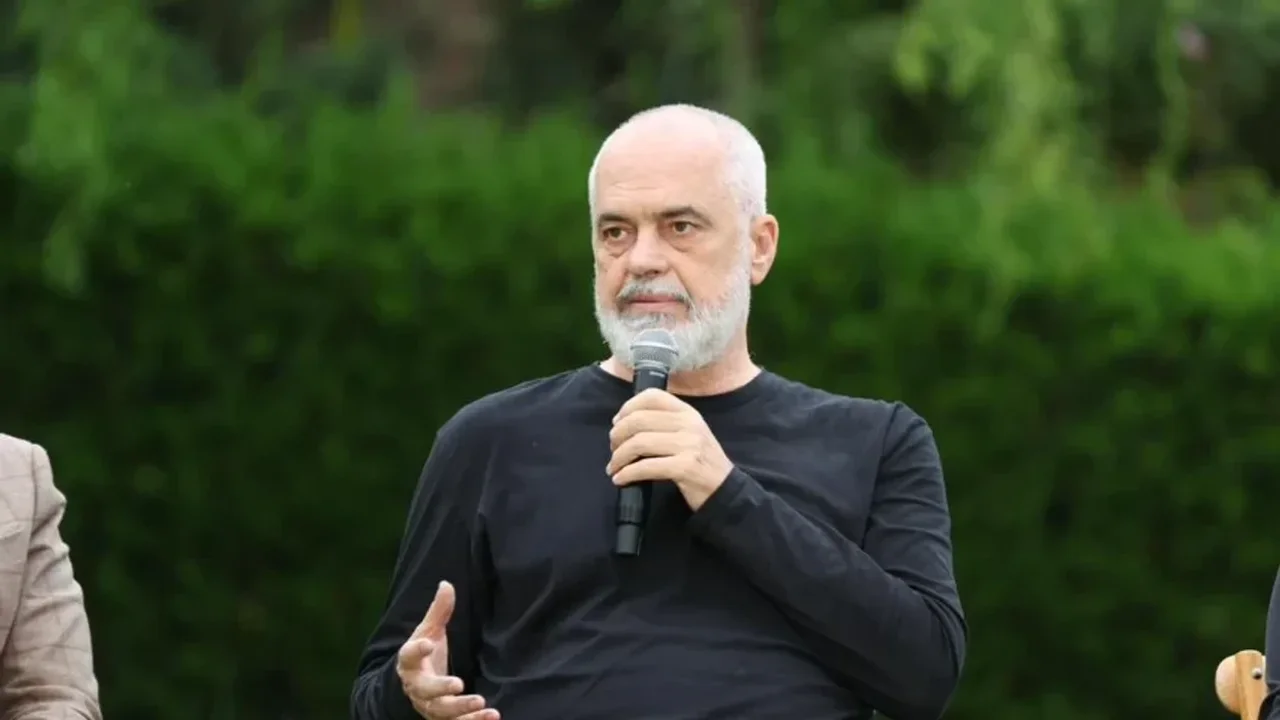 Rama  Në Tiranë kundërshtojnë zhvillimin  në Vlorë mbështesin ata që përfitojnë prej tij