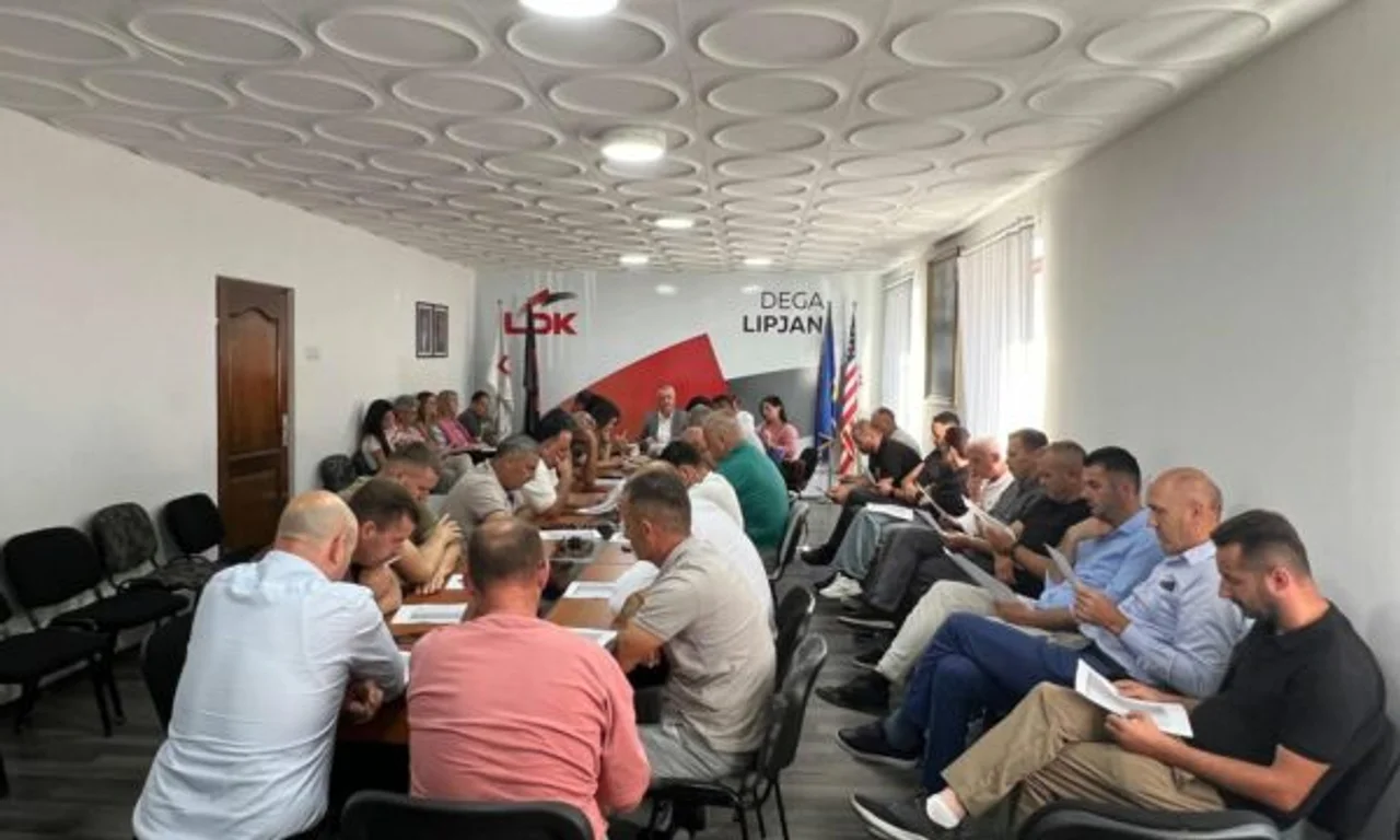 Anëtari i LDK në Lipjan  Kërkesa për dorëheqjen e Abdixhikut erdhi nga aktivistë e qytetarë  Imri Ahmeti e ofroi por iu refuzua