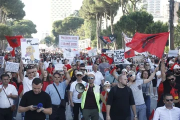 25th Day of Protest in Tirana, citizens gather before prime minister's facility