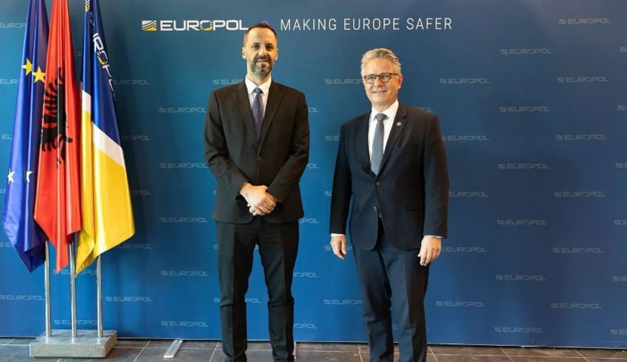 Lamallari në Europol  Forcojmë bashkëpunimin në luftën kundër drogës dhe grupeve kriminale