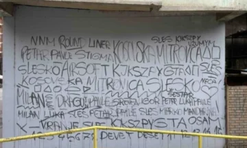 Types the “Kosovska Mitrovica” in the north, four people are accompanied by police