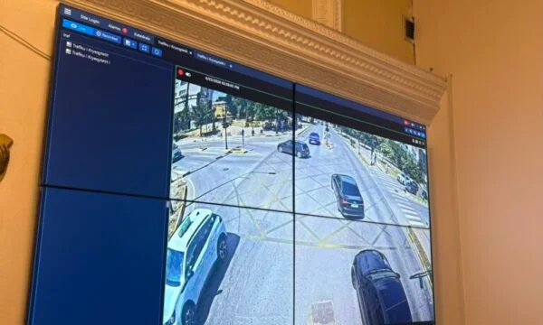 La police précise comment fonctionne le système de billetterie des caméras de sécurité à Pristina