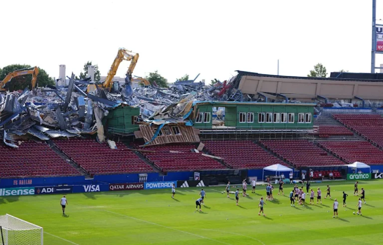 Tribonne Shembs im Schweden Training Stadium