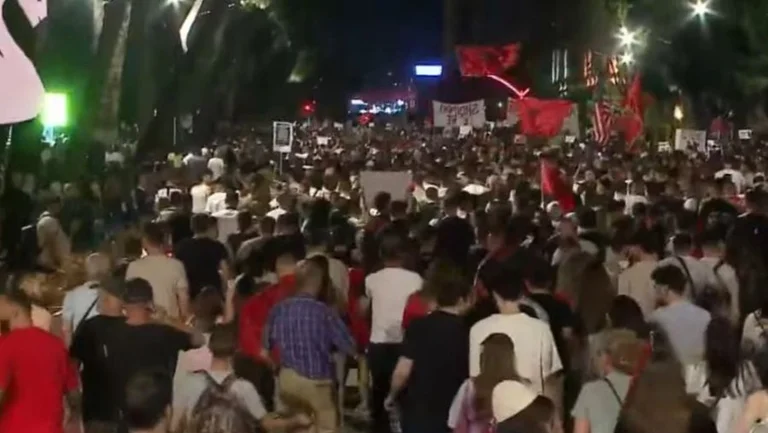 Tirana Police Prosecut 11 Personnes Après le 22 juin rallye à Tirana