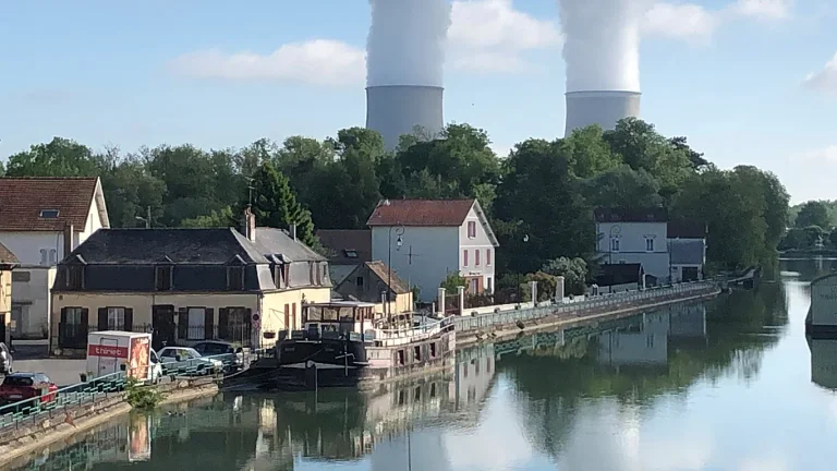 La France ferme les réacteurs nucléaires au milieu d'une vague de chaleur record en Europe