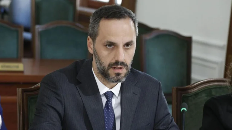 Ikeballe Huduti persona non-grata in Albania, Ministro Lembulary: minaccia la sicurezza nazionale, abbiamo dati sulle persone che pongono rischi