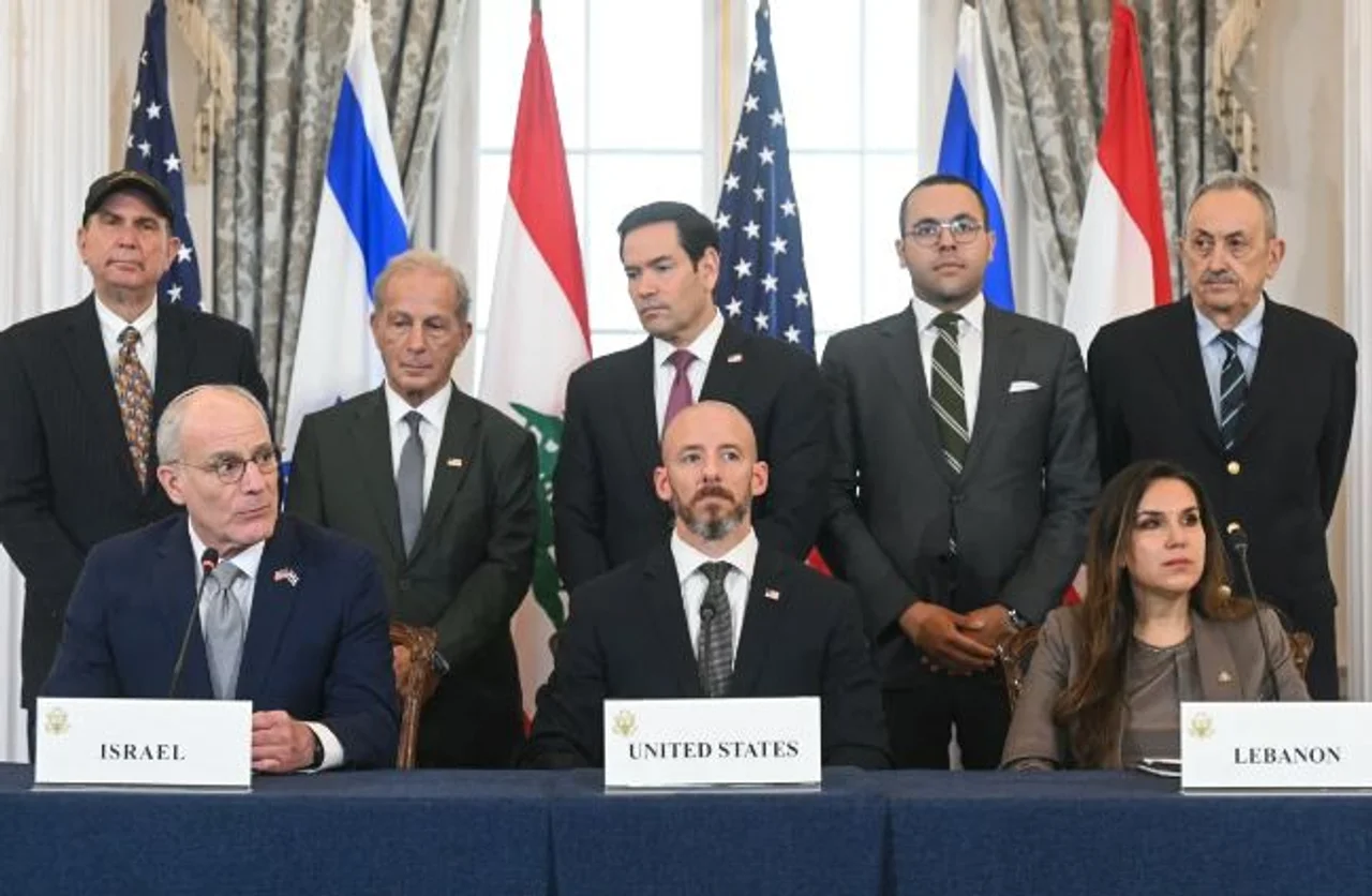 Izraeli sulmon Libanin një ditë pasi ra dakord të tërheqë disa trupa