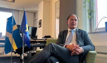El embajador sueco busca compromiso, dice que la crisis política afecta negativamente a Kosovo