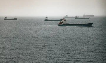 CNN: Ngushtica e Hormuzit “në kaos” pavarësisht marrëveshjes SHBA-Iran