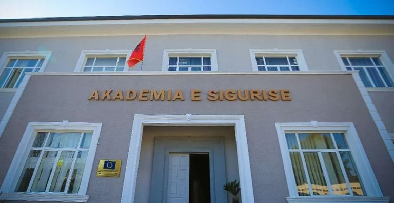 Vergiftung 64 Sicherheitsakademie Studenten in Albanien, wie kam die Analyse zustande?