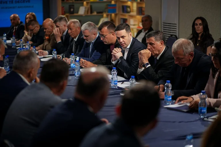 Il capo LDK oggi all'incontro con i capi di ramo, concentrandosi sulle richieste di dimissioni di Obadiah dopo il risultato delle elezioni