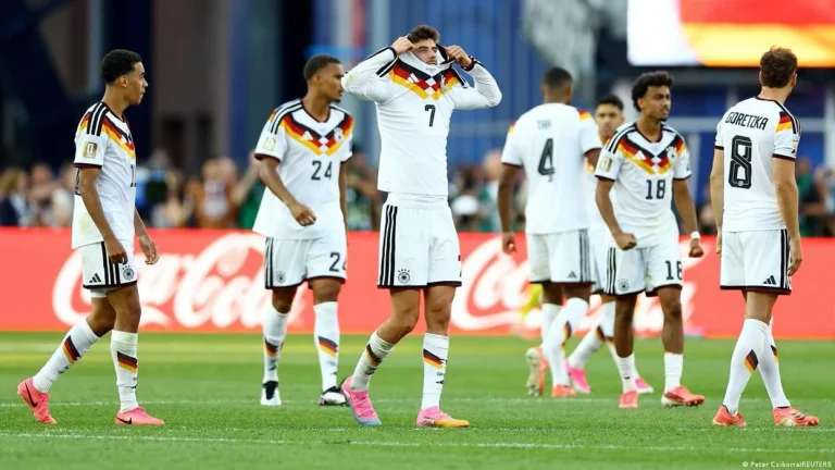 Deutsche Fans zeigen, wen sie als Nachfolger Nagelsmans wollen.