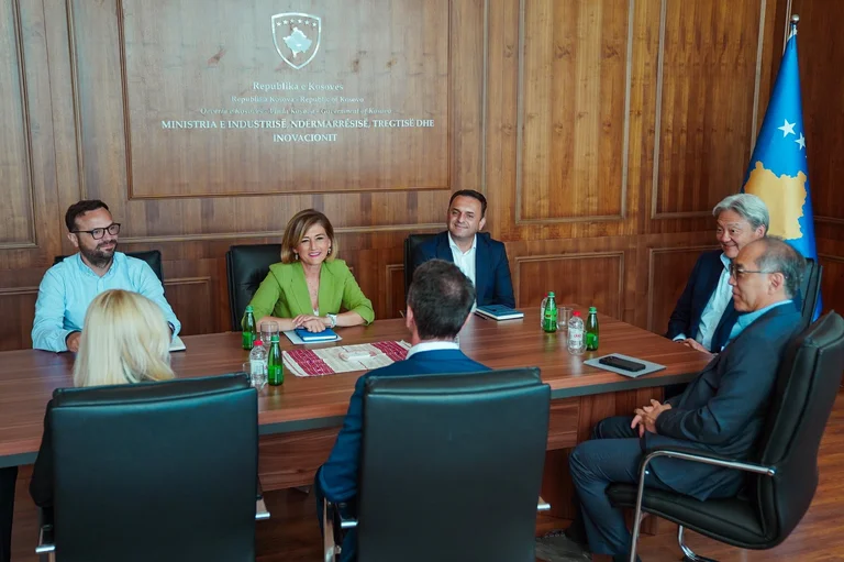 Mimoza Kusari promovon projektin për “AI Factory” 1.2 Gigavatësh në Kosovë, ekspertët: Përralla me tupan, mungon energjia dhe infrastruktura bazike