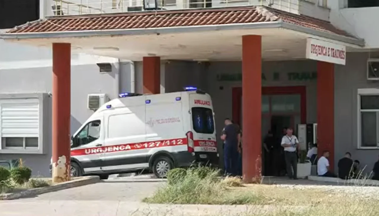 Aksidenti në Shqipëri  Dyshohet se shoferi pësoi atak kardiak para aksidentit